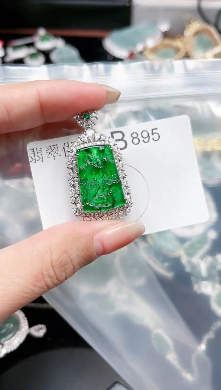 【闪购商品】翡翠颈饰未镶嵌895赠皮绳