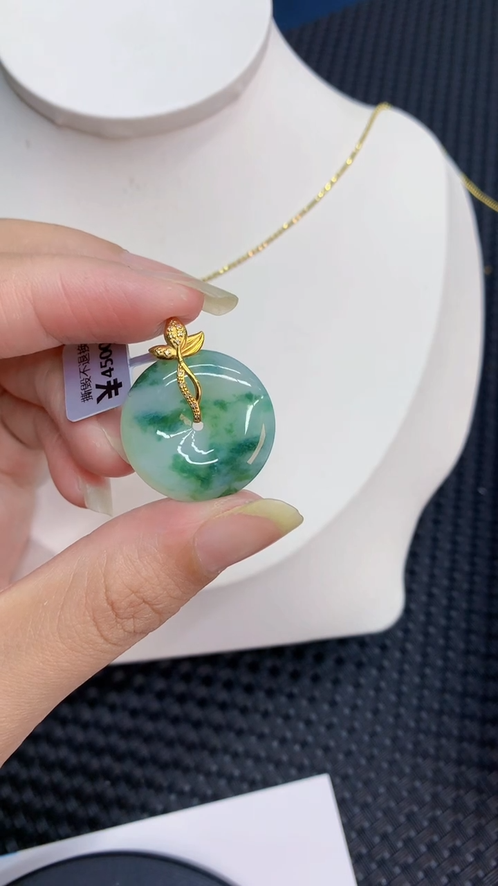 【闪购商品】翡翠颈饰18K金镶嵌V            8