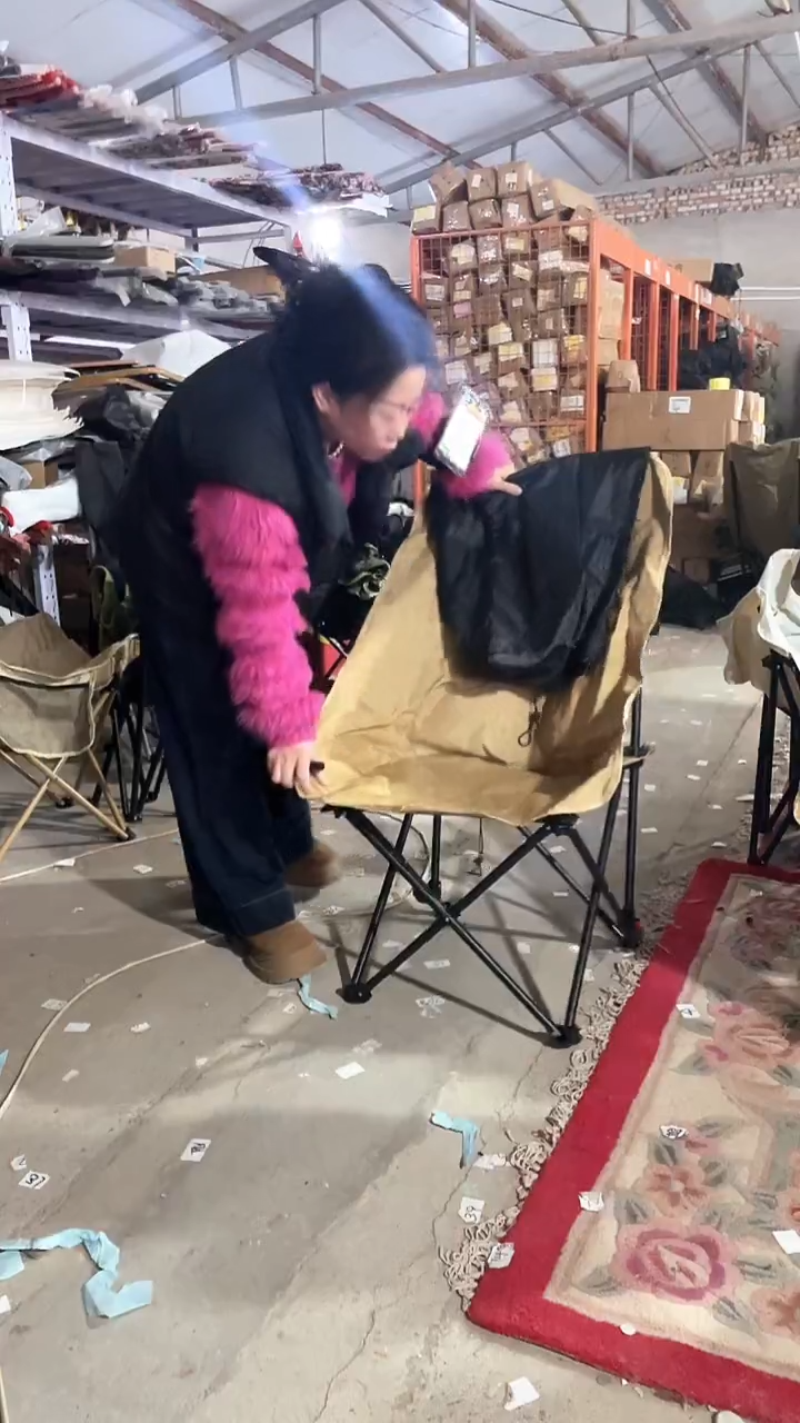 铁生锈 布面脏  可调节  颜色随机