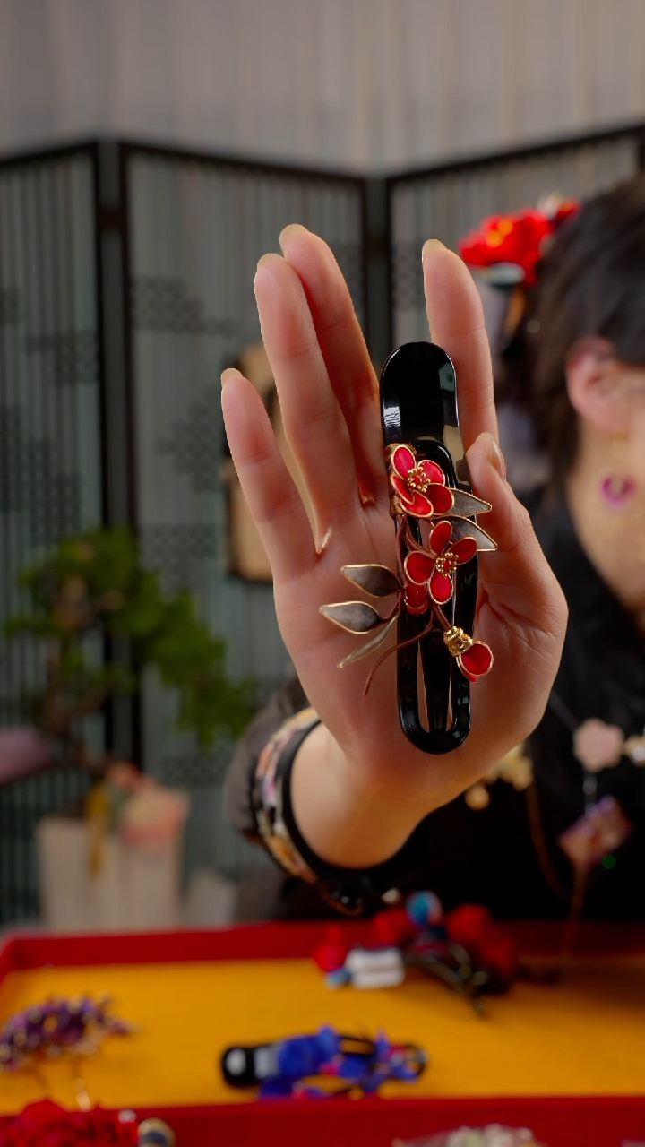 刺绣非遗绒花手工饰品