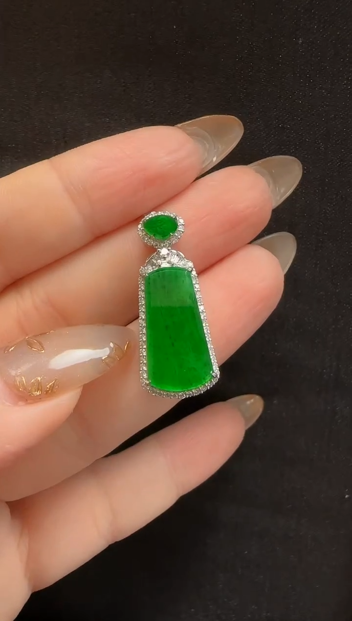 【闪购商品】翡翠颈饰18K金镶嵌625无事牌一个