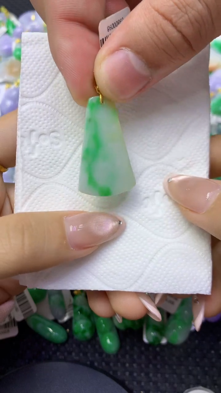 颈饰未镶嵌翡翠天然缅甸翡翠A货