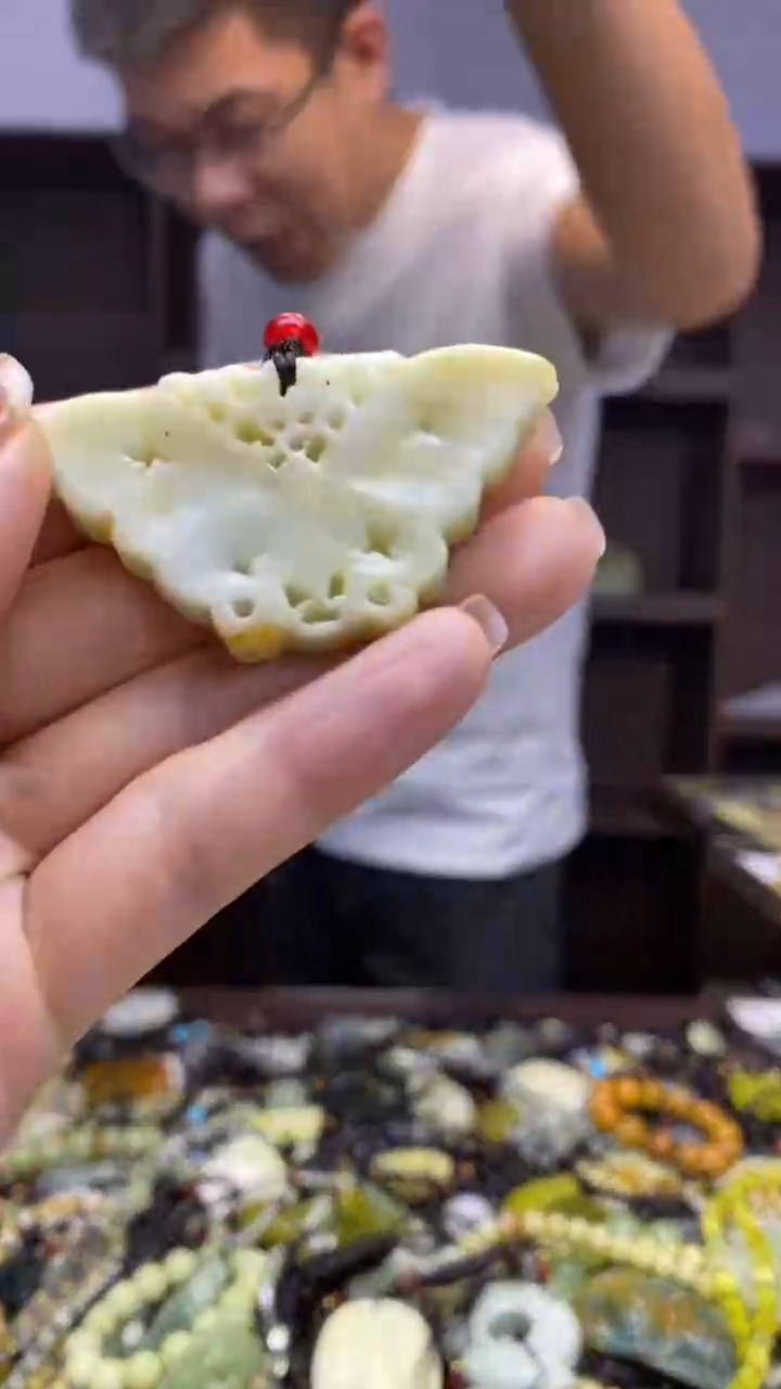 未镶嵌岫玉挂件  