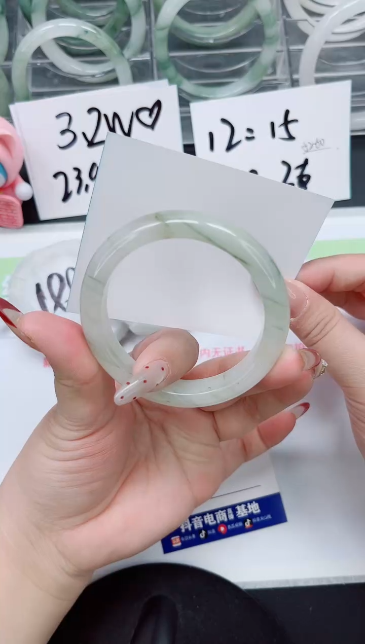 【闪购商品】石英质玉手镯未镶嵌a234