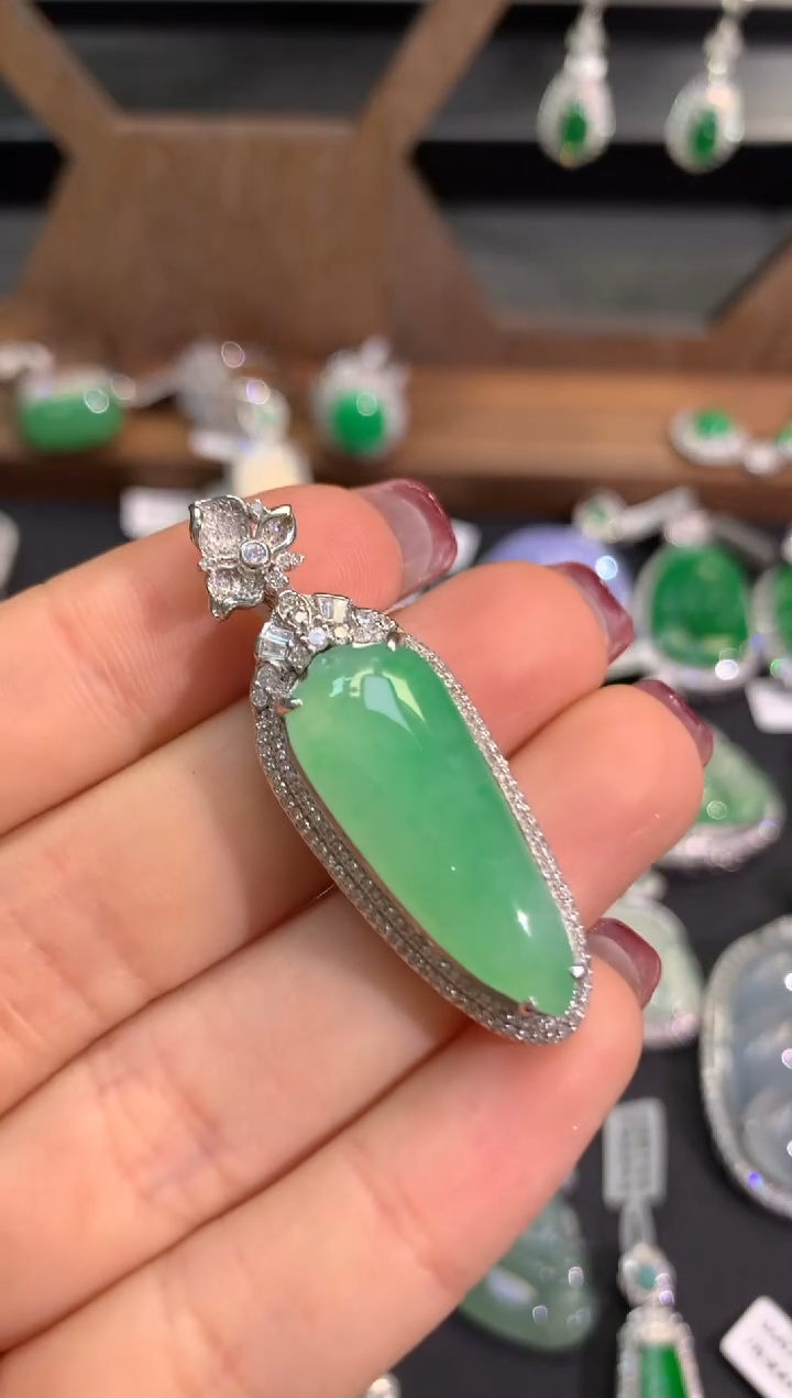 【闪购商品】翡翠吊坠(不含链)18K金镶嵌吊坠