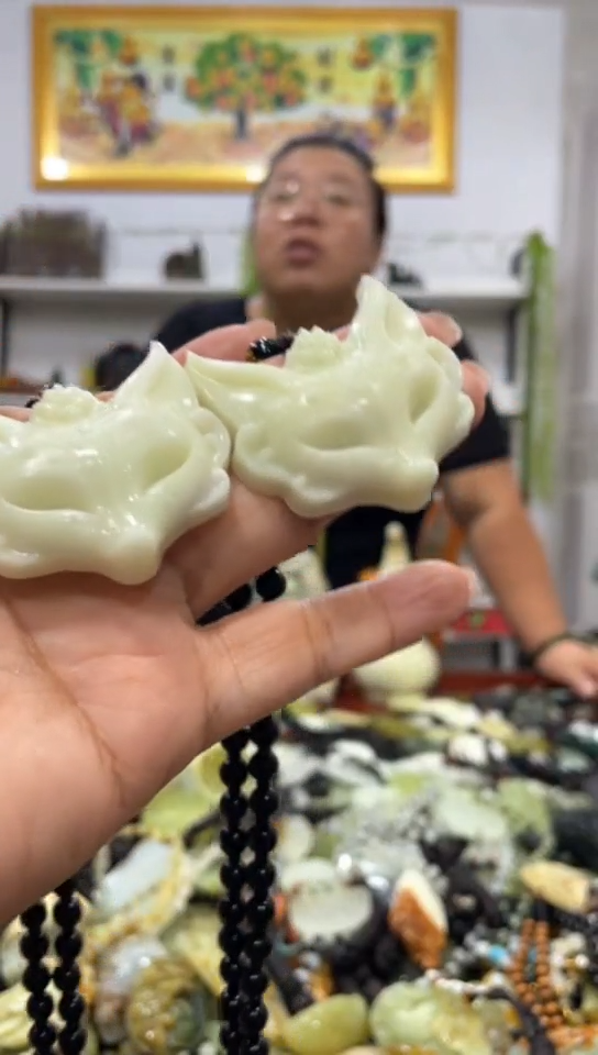 未镶嵌岫玉吊坠多样性发货发其中一件