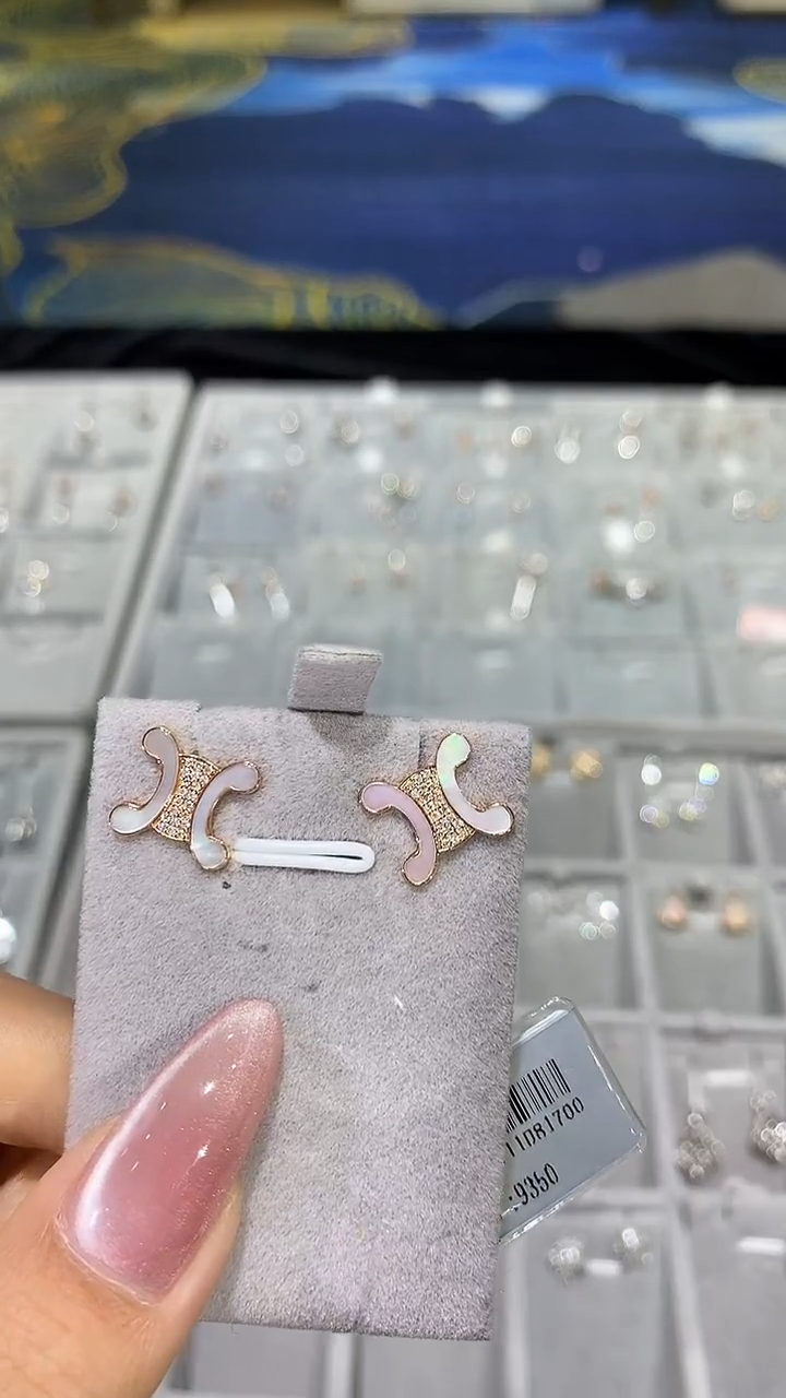 【闪购商品】钻石耳饰18K金镶嵌钻石耳饰