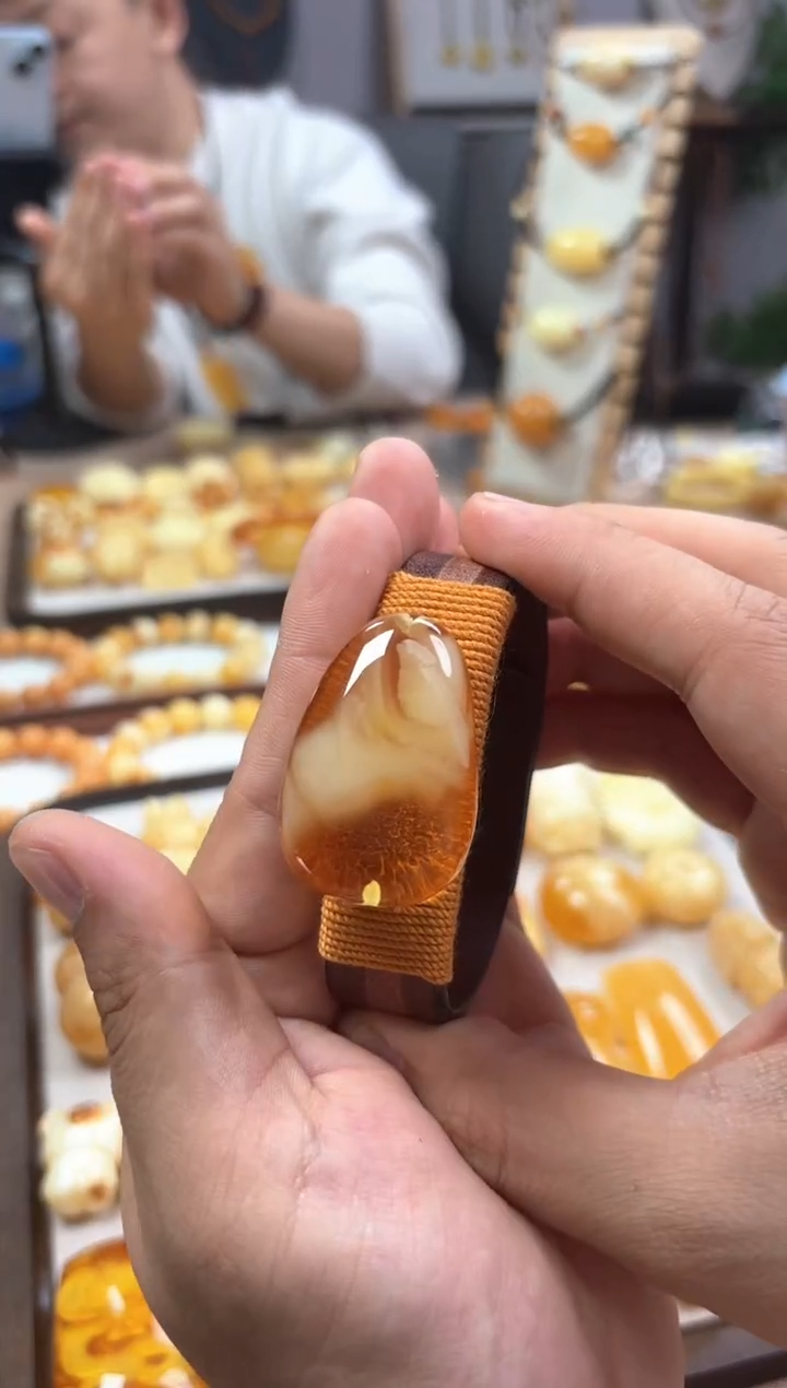 【闪购商品】蜜蜡裸石未镶嵌手牌