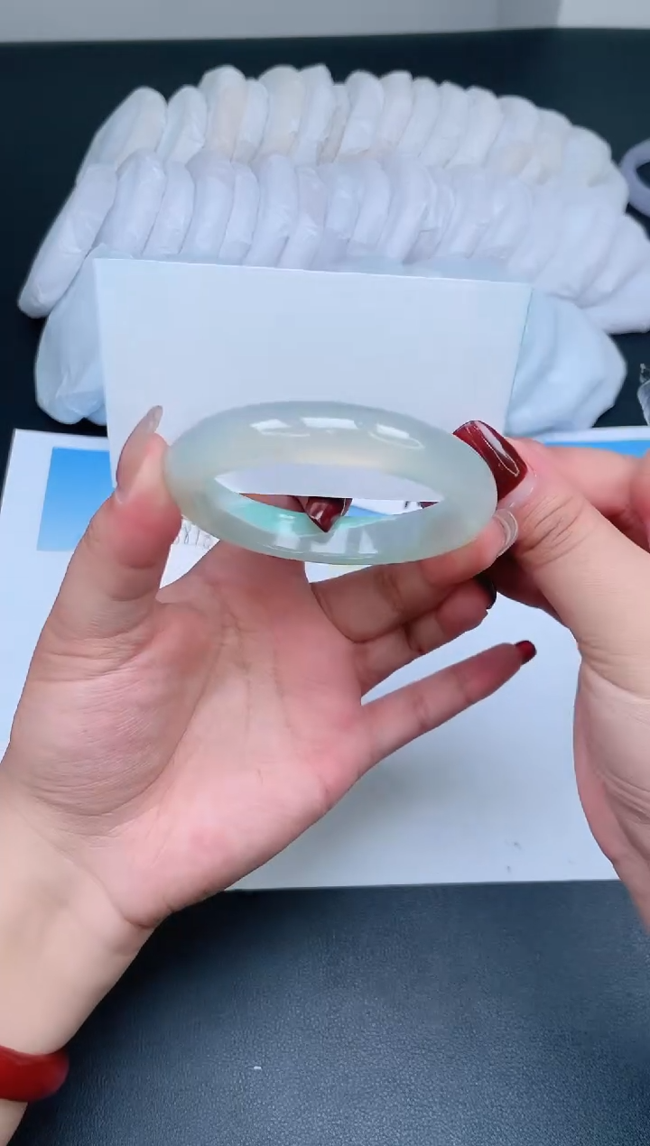 【闪购商品】石英质玉手镯未镶嵌159-56.4