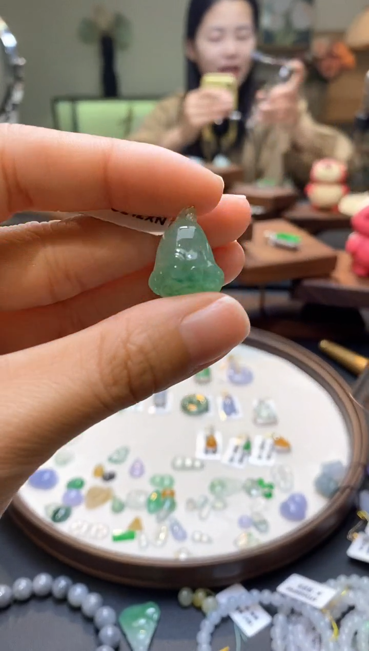 【闪购商品】翡翠未镶嵌颈饰莲蓬