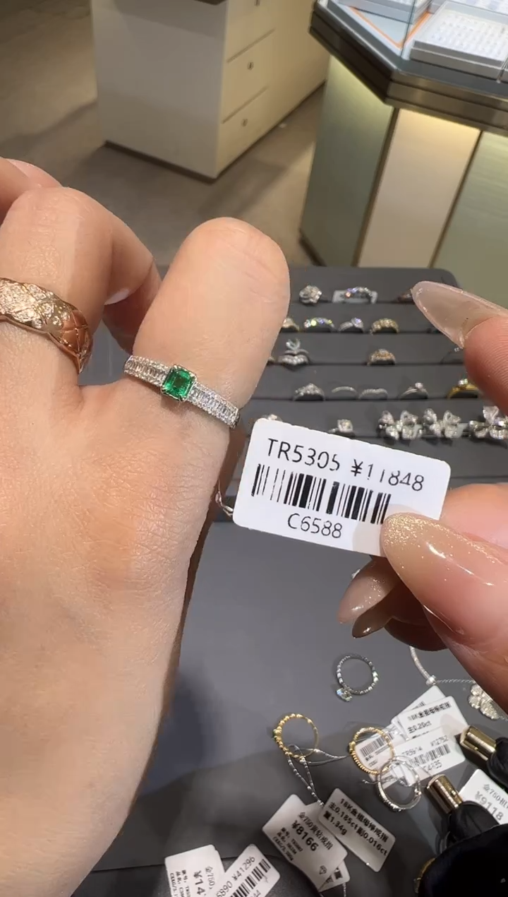 【闪购商品】祖母绿·18K金镶嵌祖母绿戒指