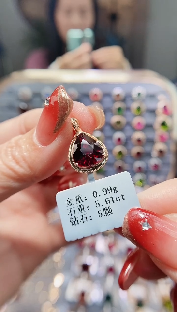 【闪购商品】石榴石颈饰18K金镶嵌5.61.