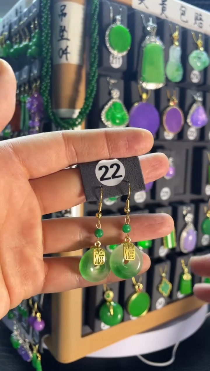 【闪购商品】翡翠颈饰银S925镶嵌22...