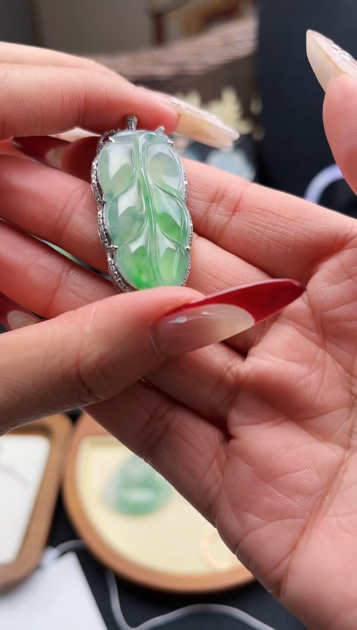 【闪购商品】翡翠颈饰18K金镶嵌吊坠