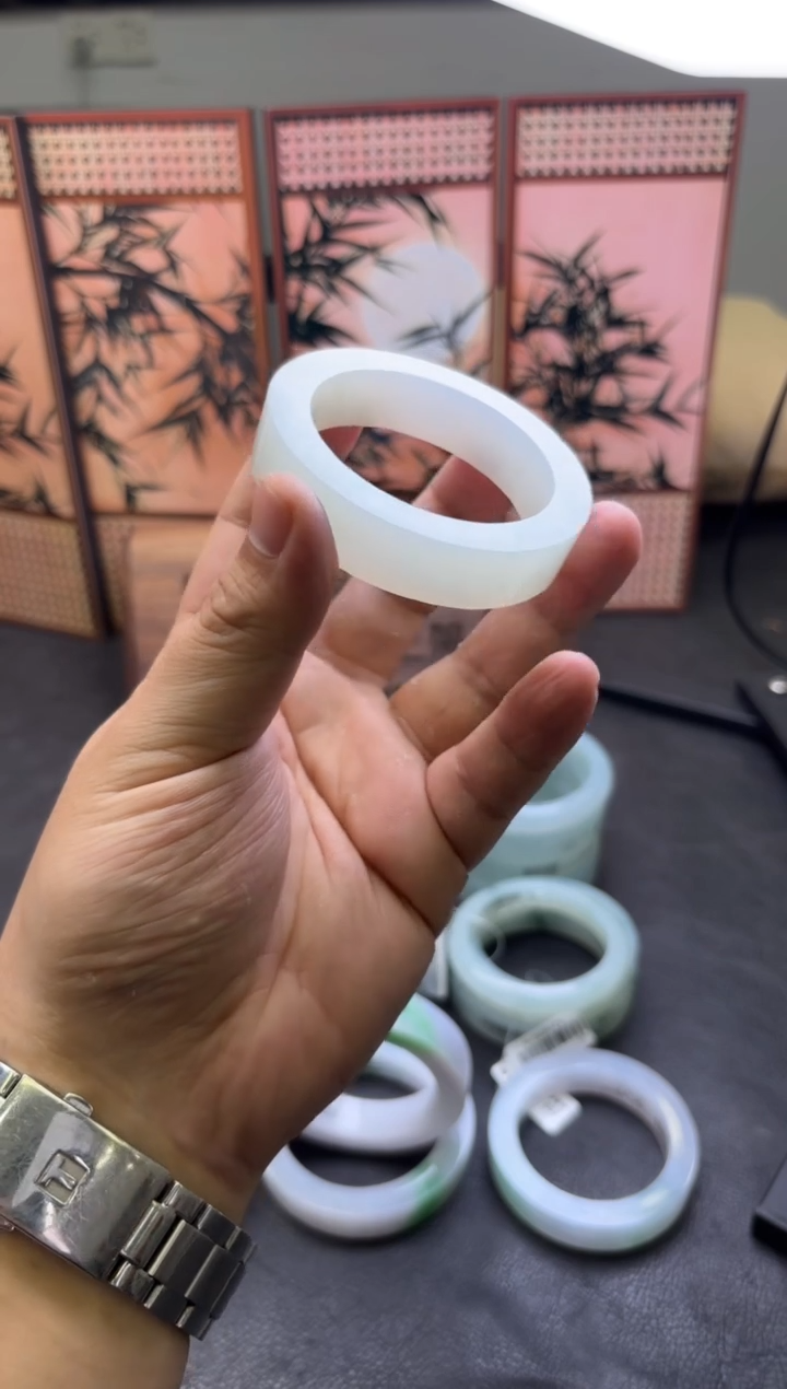 未镶嵌手镯定制翡翠手镯