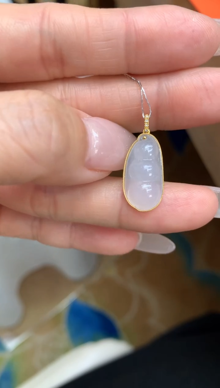 【闪购商品】翡翠颈饰18K金镶嵌福豆