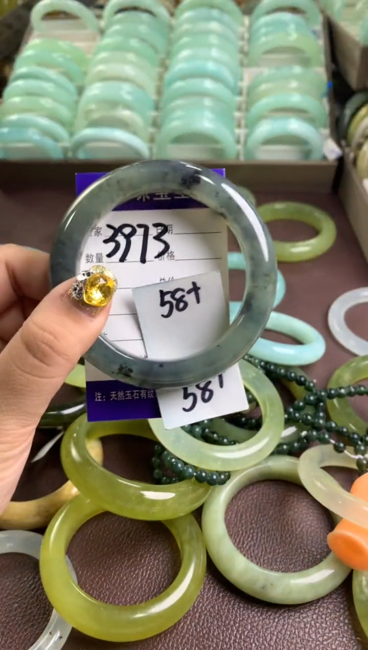 【闪购商品】蛇纹石玉手镯未镶嵌3873