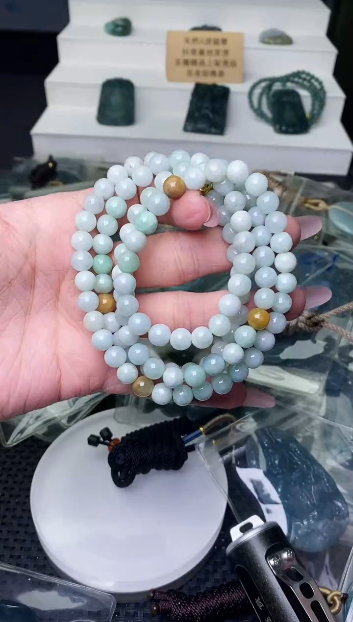 颈饰未镶嵌翡翠 