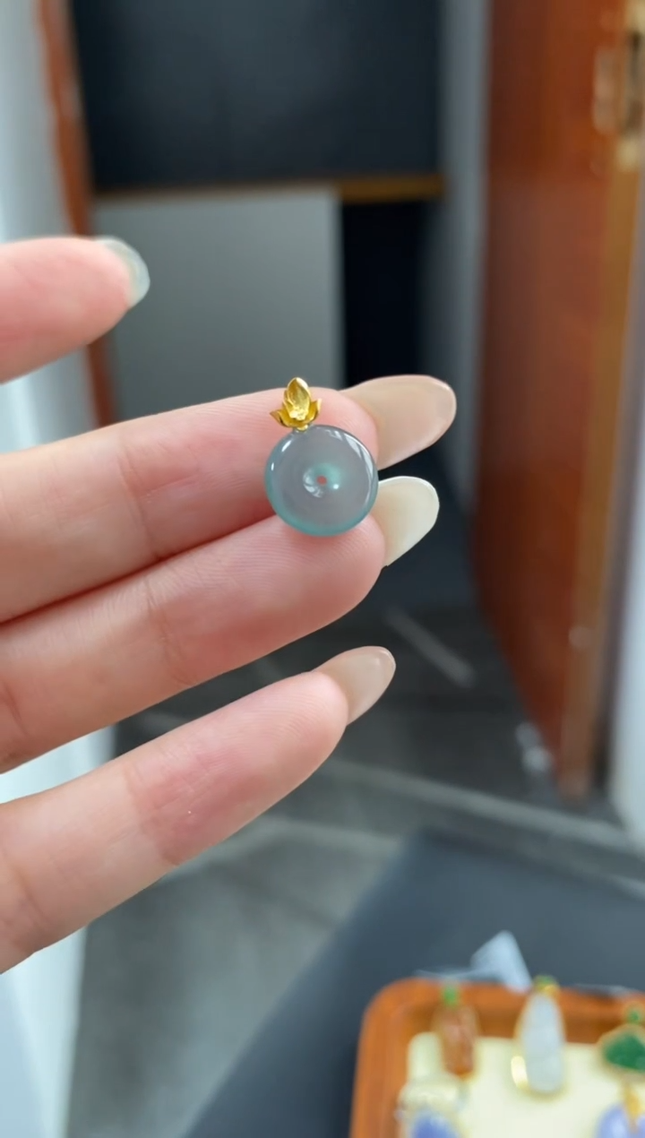 颈饰18K金镶嵌翡翠平安扣