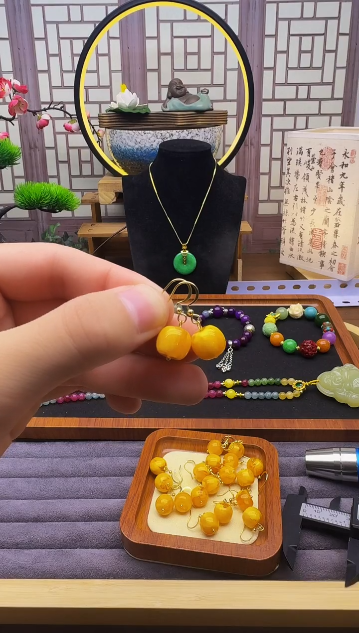 14K金镶嵌蜜蜡耳饰E01