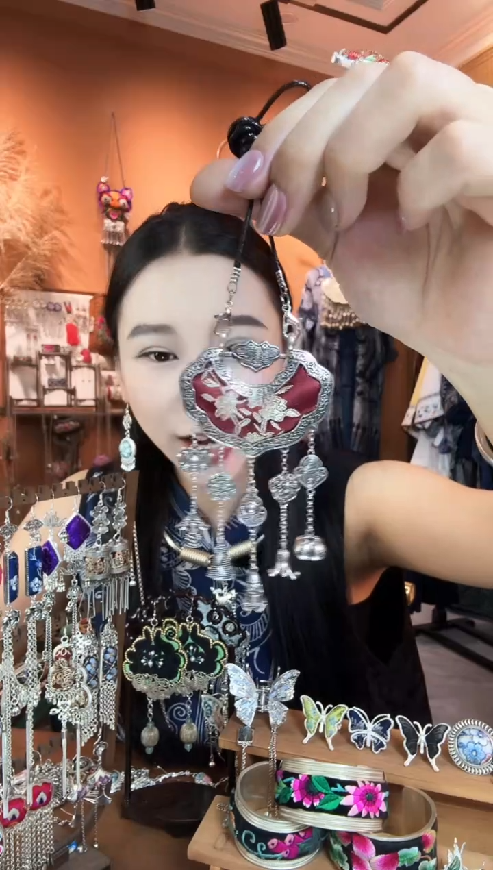 刺绣纯手工民族风吊坠