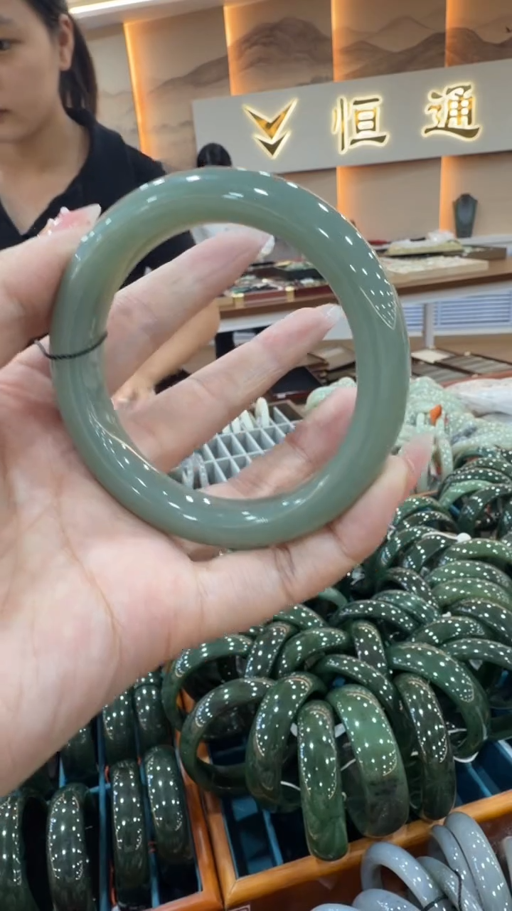 颈饰未镶嵌和田玉手镯58