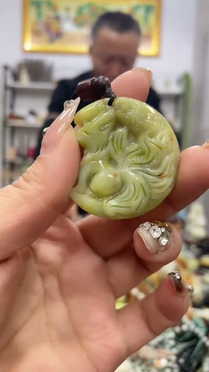 未镶嵌蛇纹石玉颈饰 