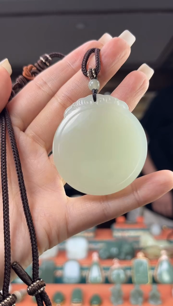 颈饰未镶嵌和田玉佩佩