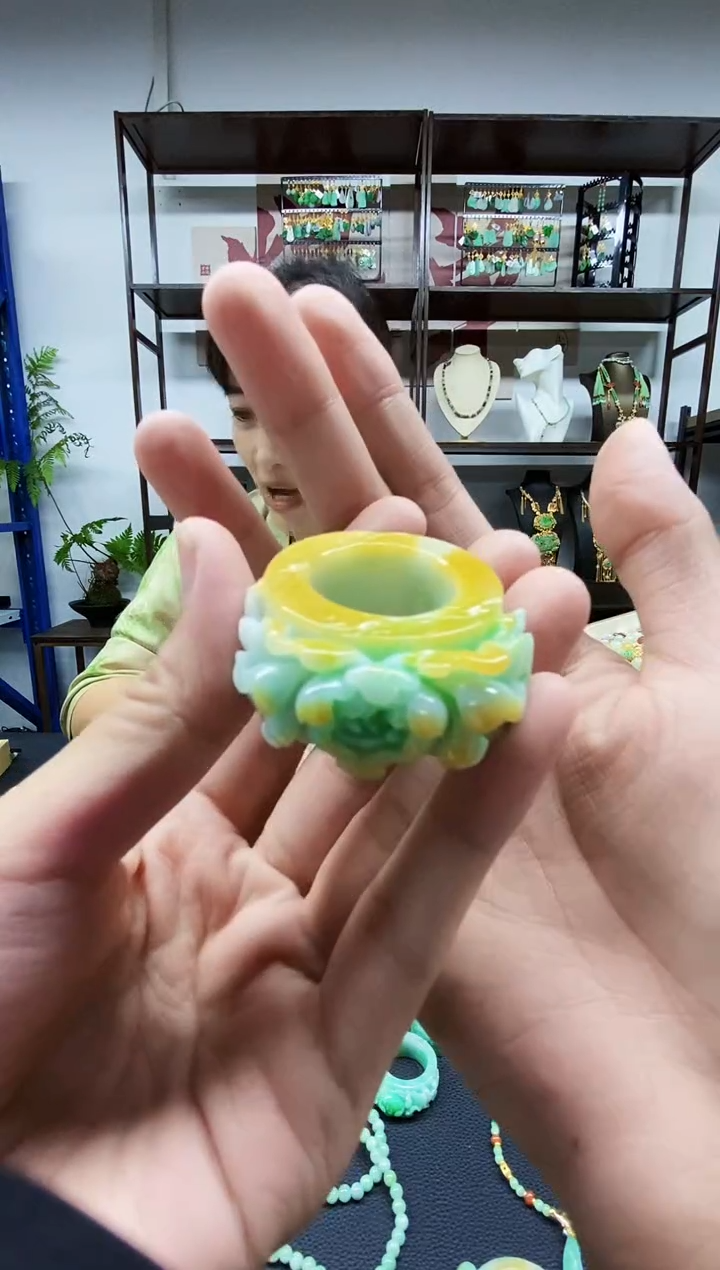 翡翠未镶嵌颈饰翡翠戒指