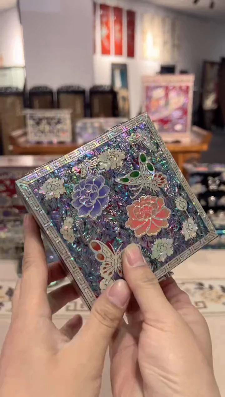 【闪购商品】红底白边弘贝雅螺钿漆器文化馆