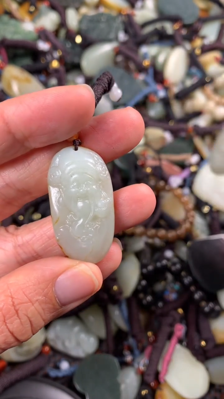 【闪购商品】和田玉颈饰未镶嵌多样性发货没有证书拍一发一有瑕