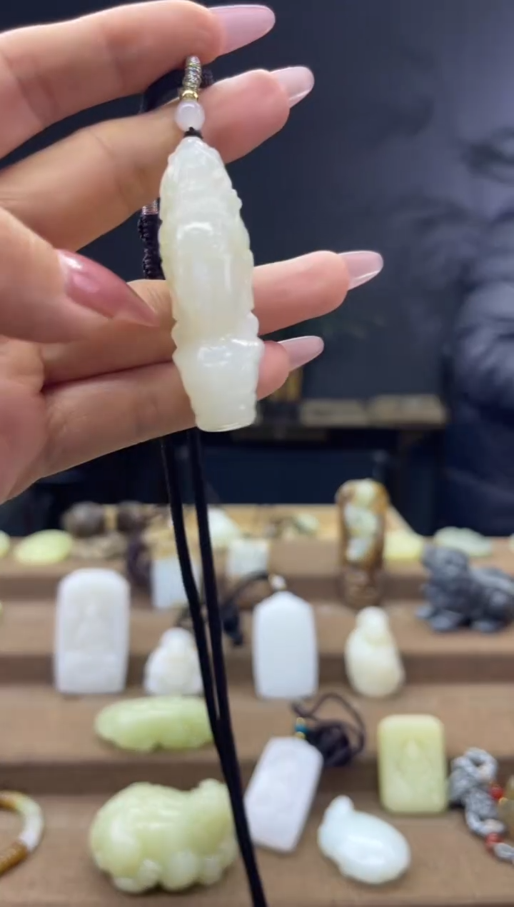 颈饰未镶嵌和田玉1