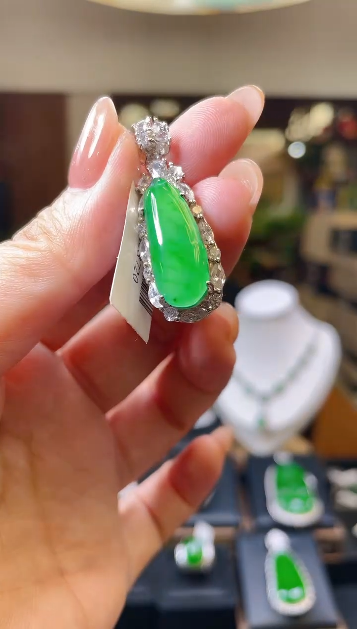 【闪购商品】翡翠吊坠(不含链)未镶嵌福瓜
