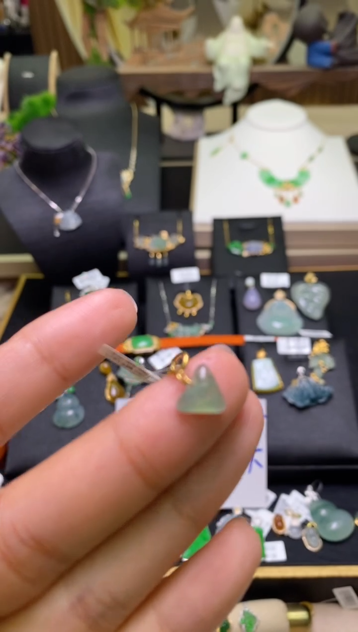 【闪购商品】翡翠颈饰18K金镶嵌净货16128