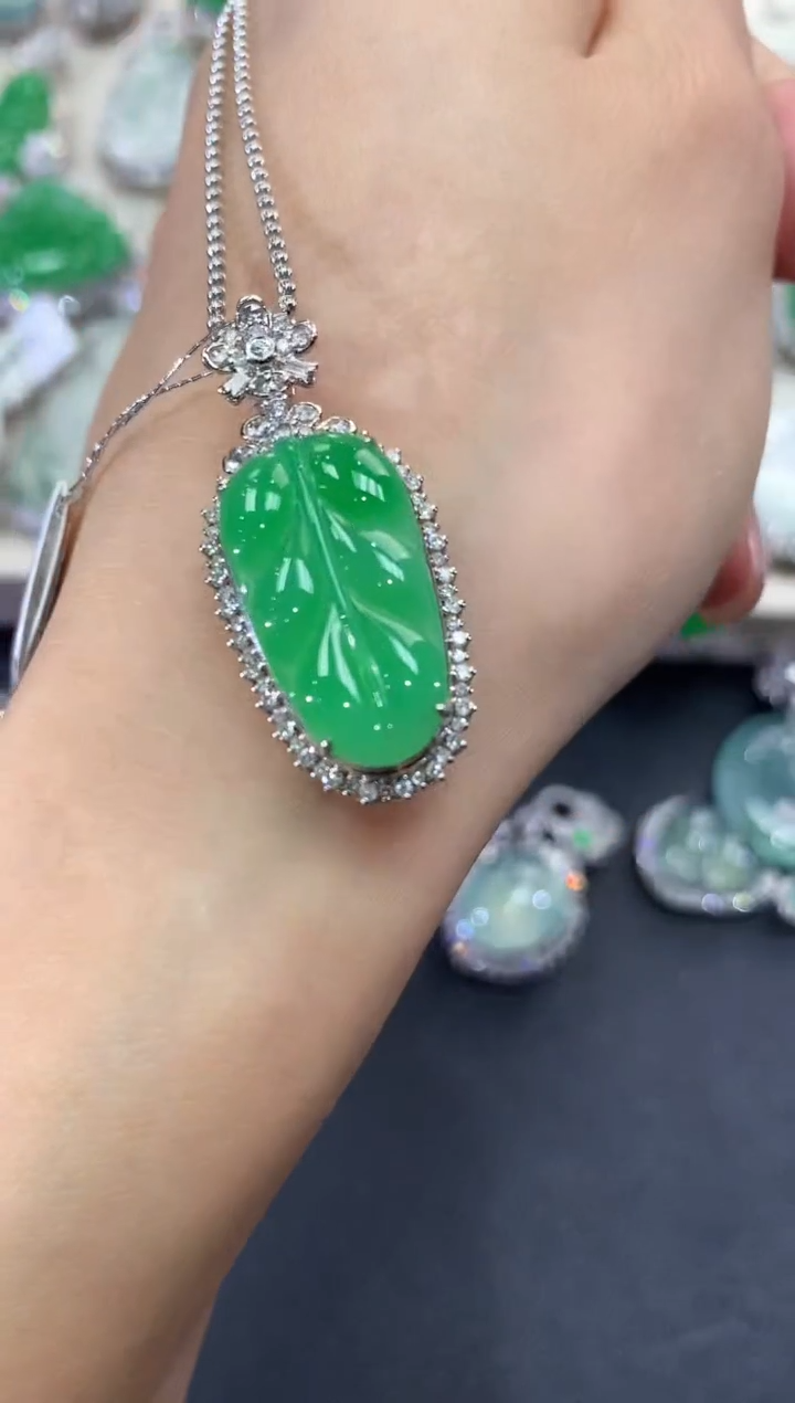 【闪购商品】翡翠吊坠(不含链)18K金镶嵌q70          