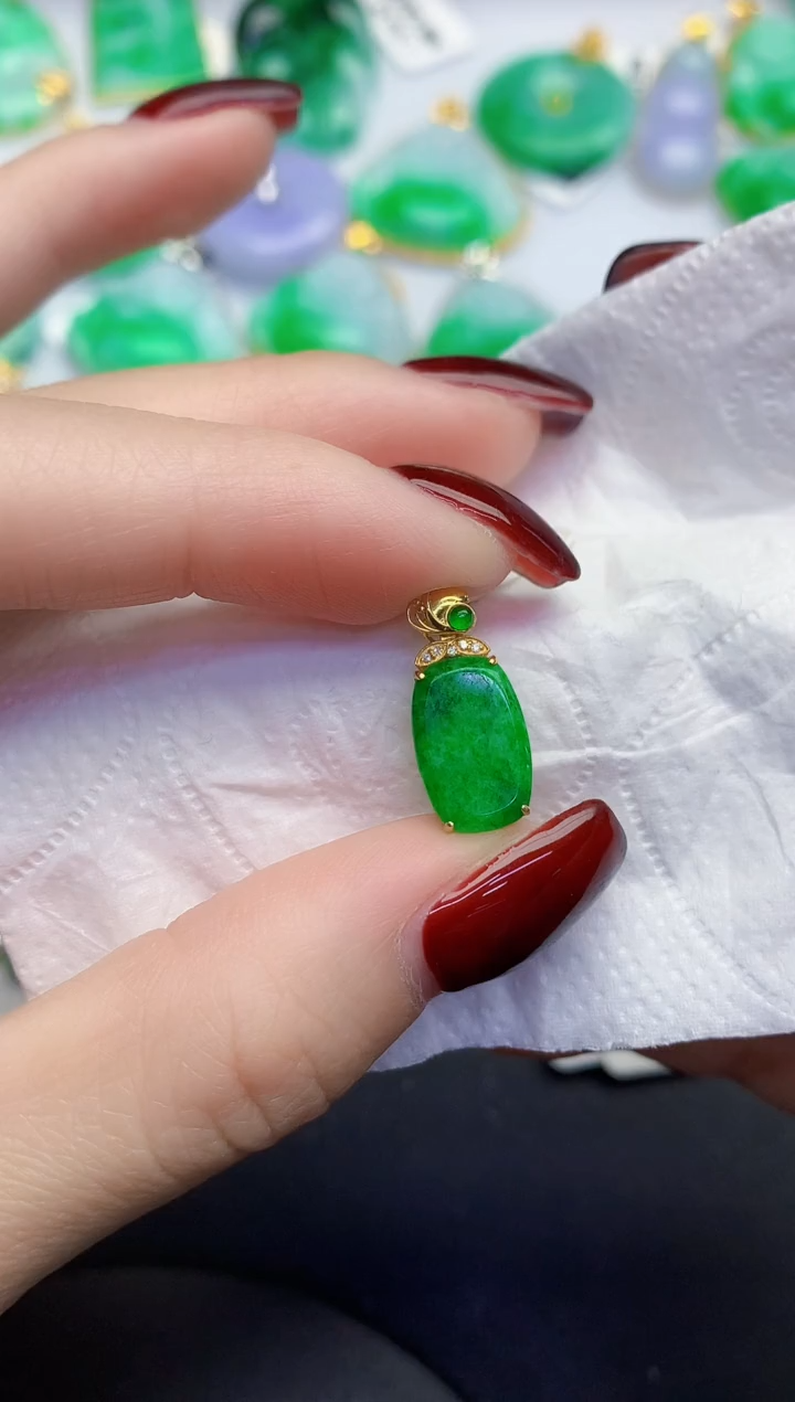 颈饰18K金镶嵌翡翠缅甸天然翡翠a货