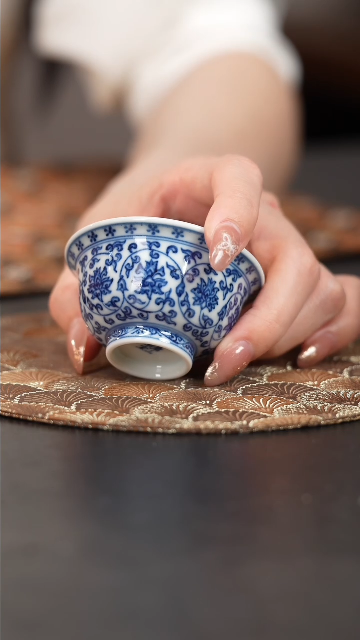 【闪购商品】杯看山柴窑青花缠枝