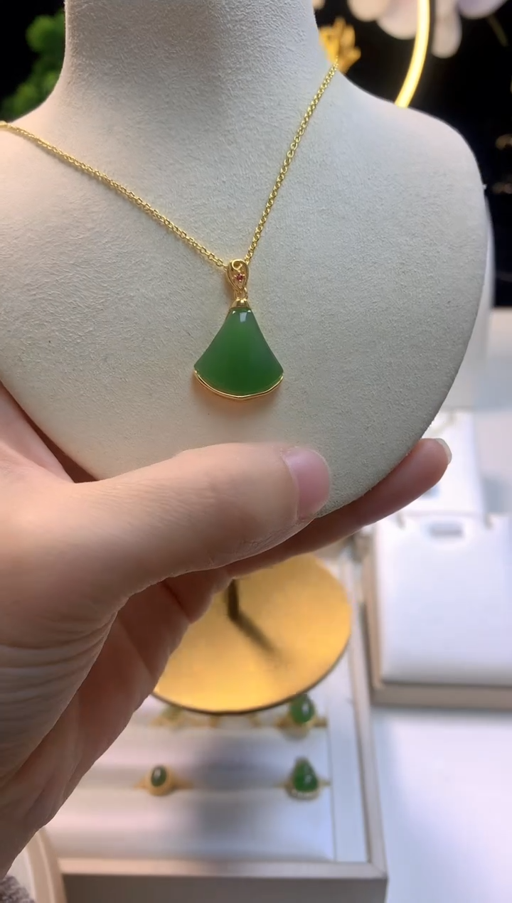 【闪购商品】和田玉吊坠银S925镀金镶嵌碧玉裙子