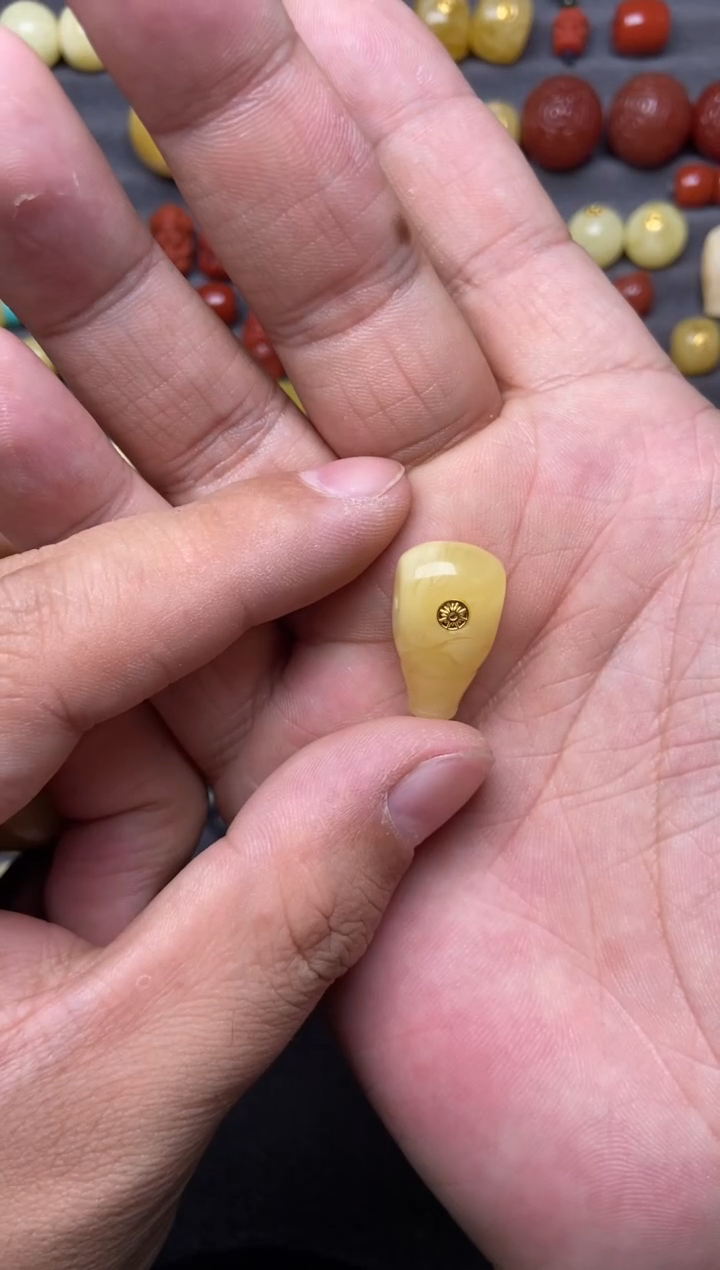【闪购商品】蜜蜡珠宝奇石足金镶嵌对孔12mm