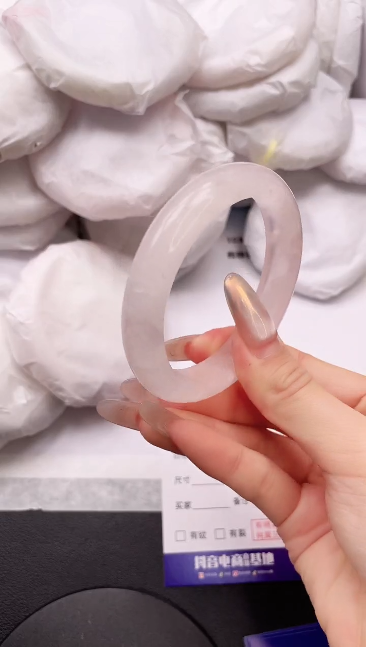 【闪购商品】石英质玉手镯未镶嵌4K137-56