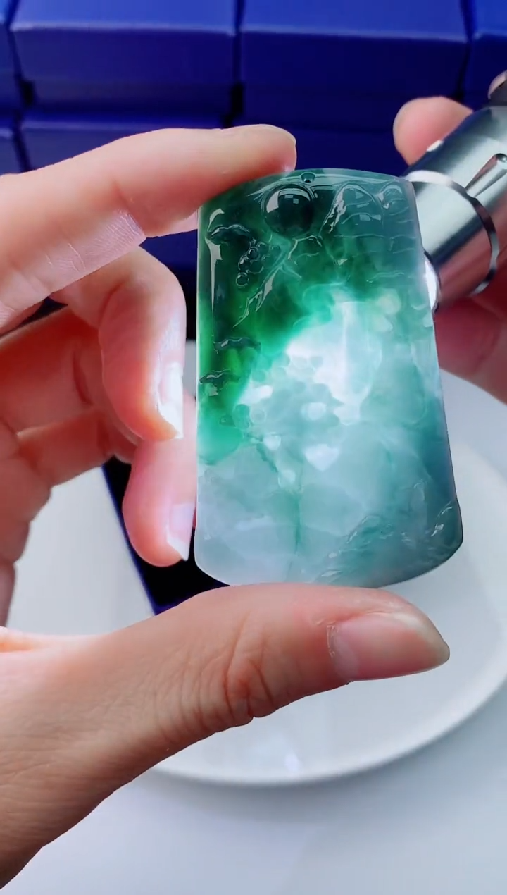 【闪购商品】翡翠颈饰未镶嵌            