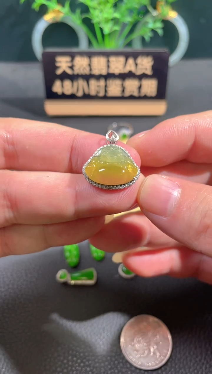 翡翠18K金镶嵌颈饰翡翠