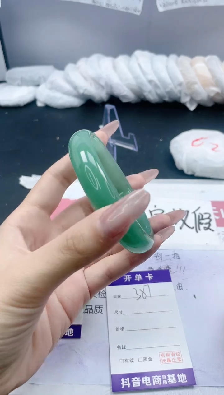 【闪购商品】石英质玉手镯未镶嵌387/63.8