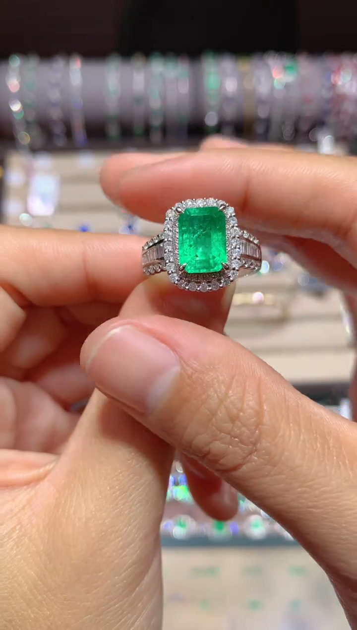 【闪购商品】祖母绿戒指18K金镶嵌2.2CT   哥伦比亚