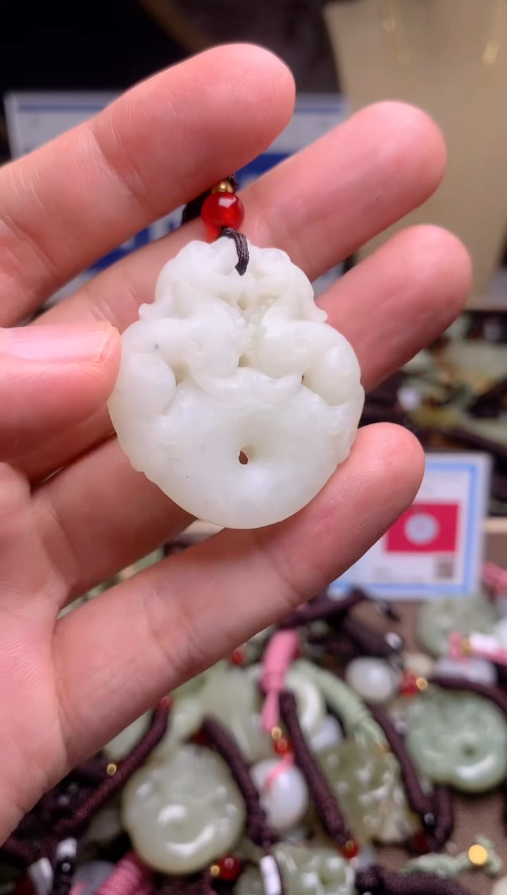 颈饰未镶嵌和田玉1