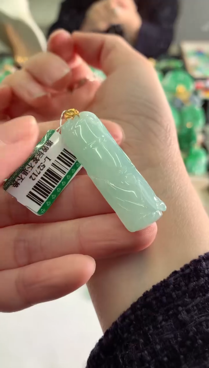 【闪购商品】翡翠吊坠(不含链)18K金镶嵌挂件