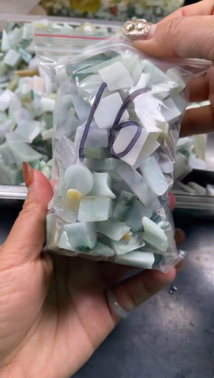 配石翡翠天然翡翠小号500克16