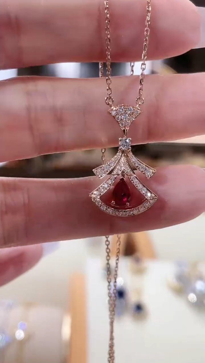 【闪购商品】钻石颈饰18K金镶嵌项链