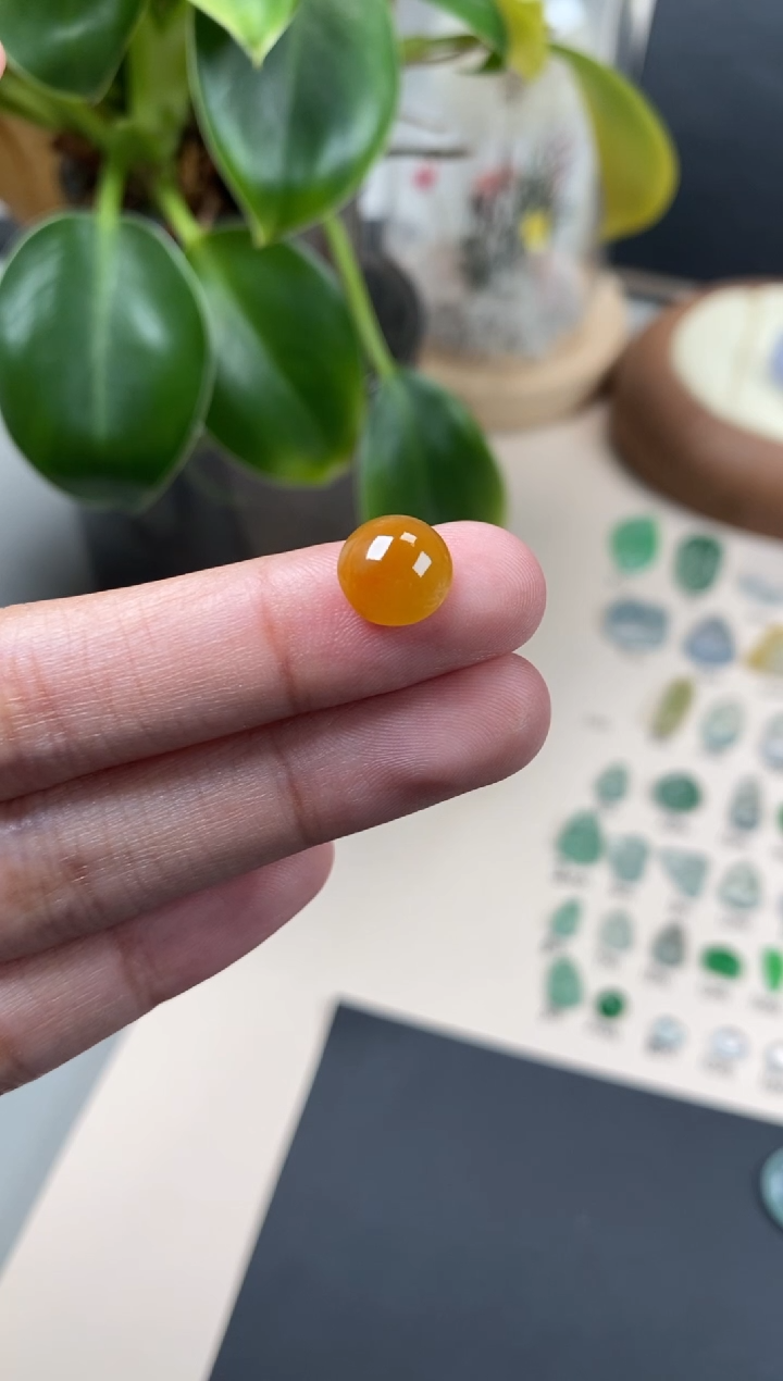 【闪购商品】翡翠颈饰未镶嵌翡翠冰黄蛋面