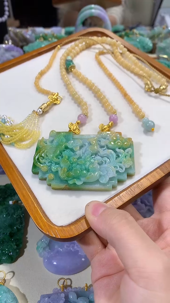 颈饰未镶嵌翡翠吊坠